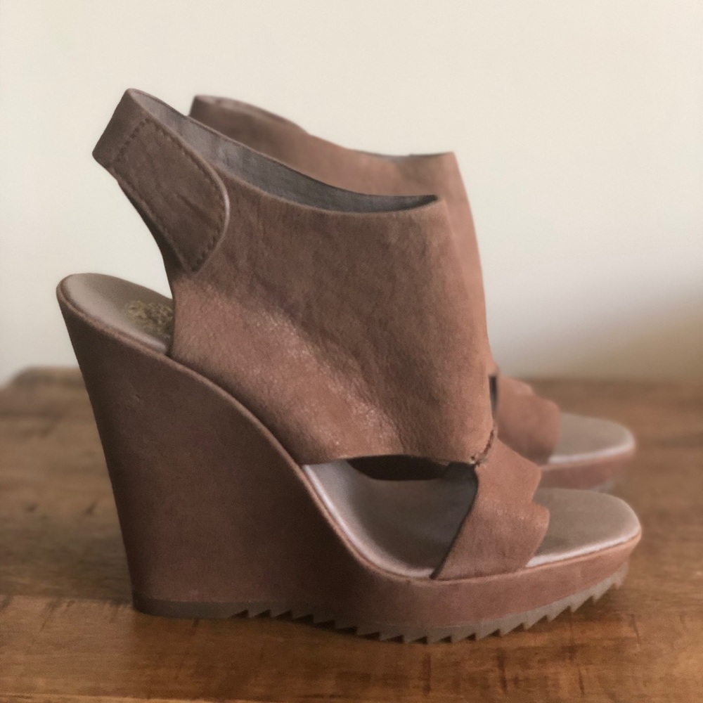 NWOB Vince Camuto Gevara Leather Wedge